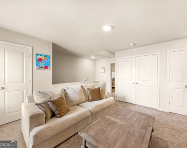 200 Oliver Drive - Photo Thumbnail 14
