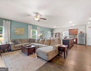 200 Oliver Drive - Photo Thumbnail 4