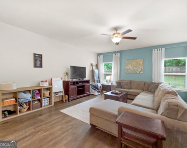 200 Oliver Drive - Photo Thumbnail 3