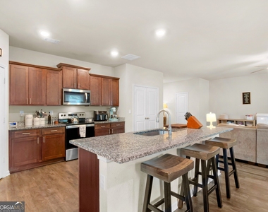 200 Oliver Drive - Photo Thumbnail 8