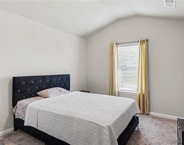 521 Redchurch Drive - Photo Thumbnail 23