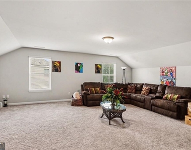 521 Redchurch Drive - Photo Thumbnail 13