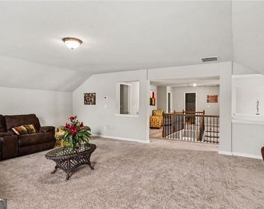 521 Redchurch Drive - Photo Thumbnail 12