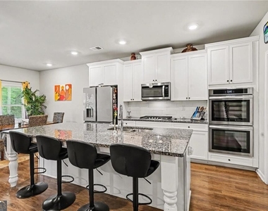 521 Redchurch Drive - Photo Thumbnail 7