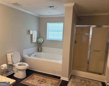 214 Oak Circle N - Photo Thumbnail 1