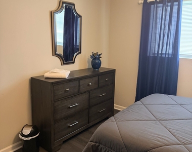 214 Oak Circle N - Photo Thumbnail 10