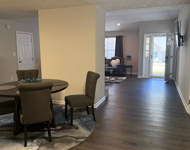 214 Oak Circle N - Photo Thumbnail 12