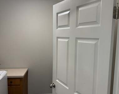 214 Oak Circle N - Photo Thumbnail 4