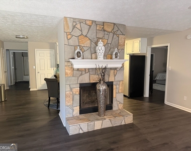 214 Oak Circle N - Photo Thumbnail 16