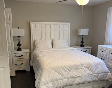 214 Oak Circle N - Photo Thumbnail 5