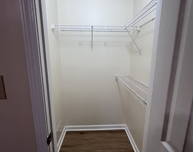 31 Oak Street - Photo Thumbnail 8
