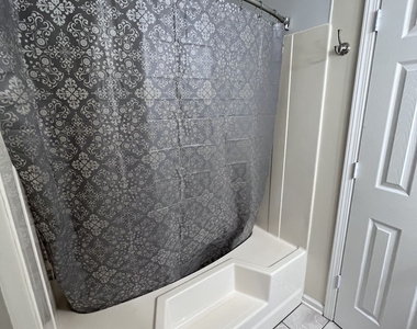 31 Oak Street - Photo Thumbnail 9