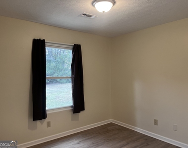 31 Oak Street - Photo Thumbnail 11