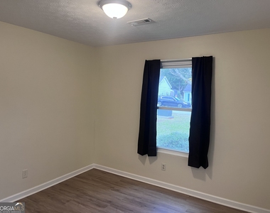 31 Oak Street - Photo Thumbnail 13