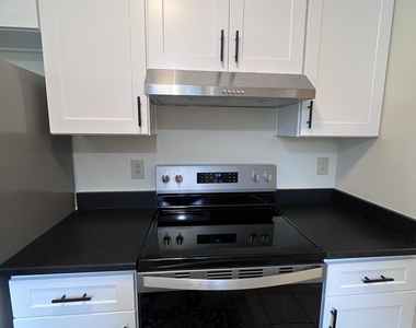 31 Oak Street - Photo Thumbnail 24
