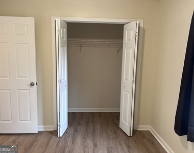 31 Oak Street - Photo Thumbnail 12