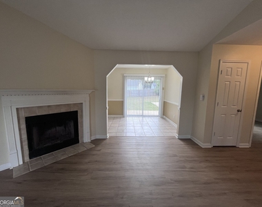 31 Oak Street - Photo Thumbnail 5