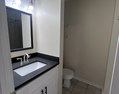 31 Oak Street - Photo Thumbnail 10