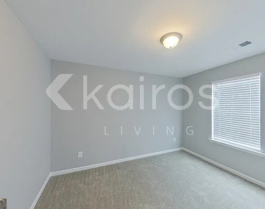 101 Silver Maple Lane - Photo Thumbnail 7