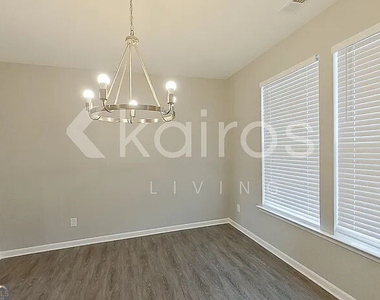 101 Silver Maple Lane - Photo Thumbnail 3