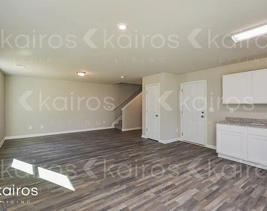 215 Hawthorn Trail - Photo Thumbnail 5