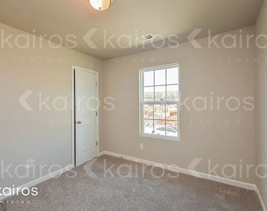 215 Hawthorn Trail - Photo Thumbnail 8