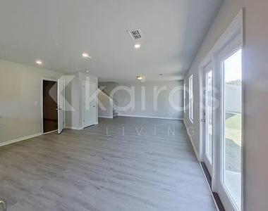 248 York Lane - Photo Thumbnail 5