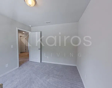 248 York Lane - Photo Thumbnail 9