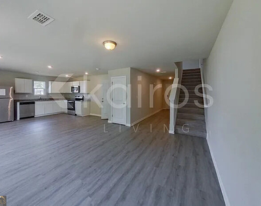 248 York Lane - Photo Thumbnail 2