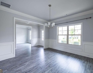 352 Newshaw Drive - Photo Thumbnail 8