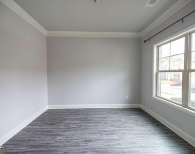 352 Newshaw Drive - Photo Thumbnail 11