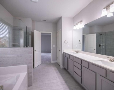 352 Newshaw Drive - Photo Thumbnail 19