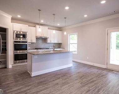 352 Newshaw Drive - Photo Thumbnail 5