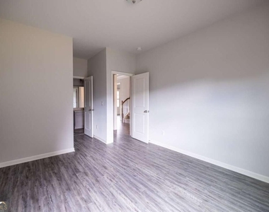 352 Newshaw Drive - Photo Thumbnail 13