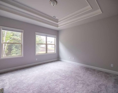 352 Newshaw Drive - Photo Thumbnail 16