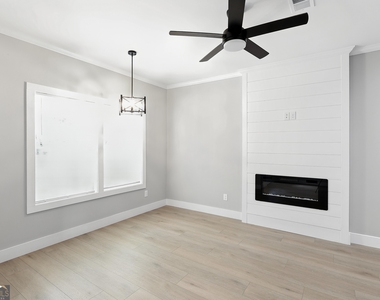 224 Brad Street - Photo Thumbnail 2