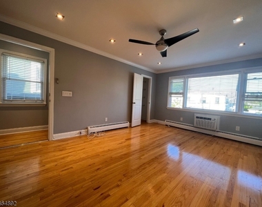 108 W Elm St - Photo Thumbnail 5