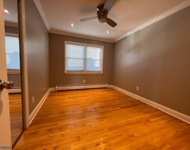 108 W Elm St - Photo Thumbnail 11