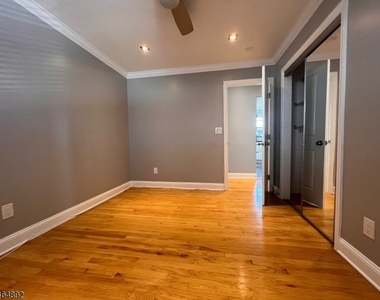 108 W Elm St - Photo Thumbnail 12