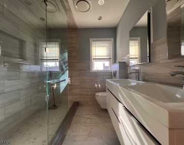 108 W Elm St - Photo Thumbnail 9