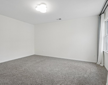 60 Maidenhead Rd - Photo Thumbnail 18