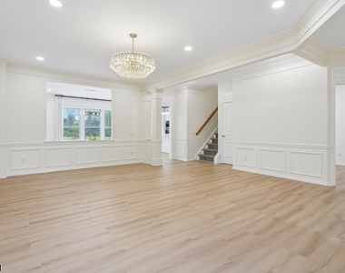60 Maidenhead Rd - Photo Thumbnail 2