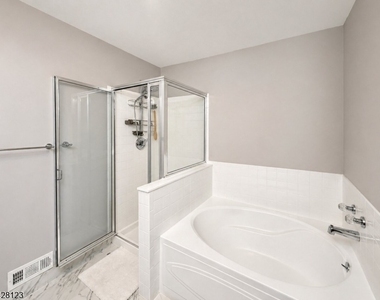 605 Magnolia Ln - Photo Thumbnail 7
