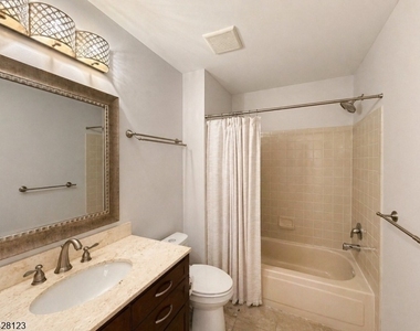 605 Magnolia Ln - Photo Thumbnail 9