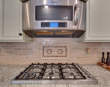 42 Pitney Avenue - Photo Thumbnail 10