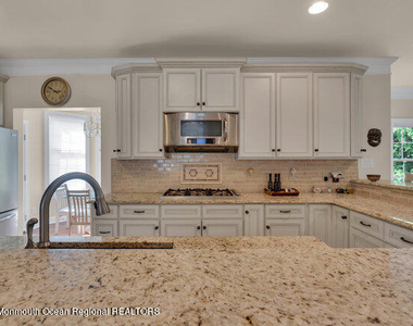 42 Pitney Avenue - Photo Thumbnail 6