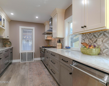 83 Broadway - Photo Thumbnail 23
