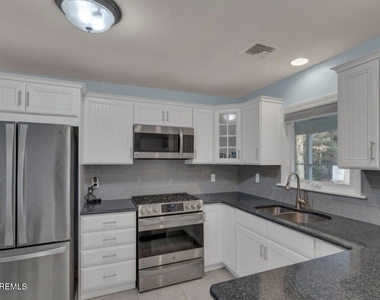 1409 Wallach Drive - Photo Thumbnail 4