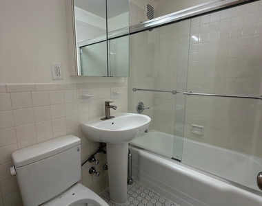 West 16 Street - Photo Thumbnail 3