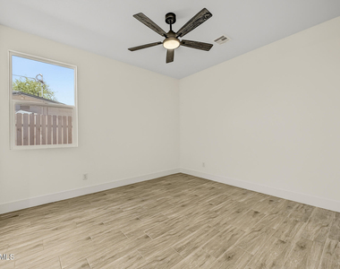 212 2nd Avenue E - Photo Thumbnail 16